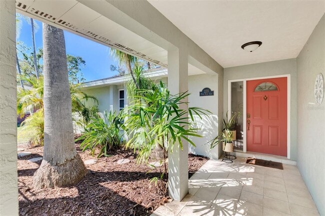 Building Photo - 2221 Pine View Cir