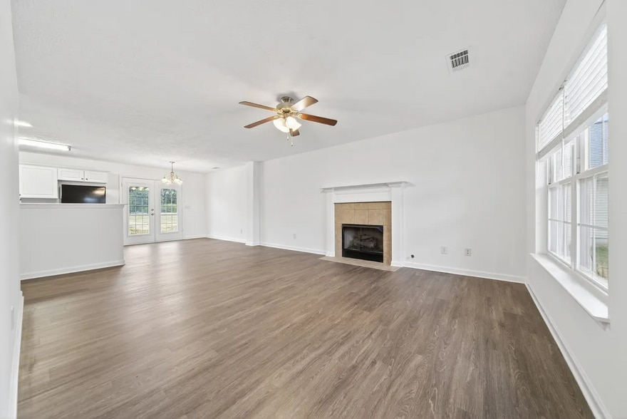 Living Room - 1036 Monticello Pl