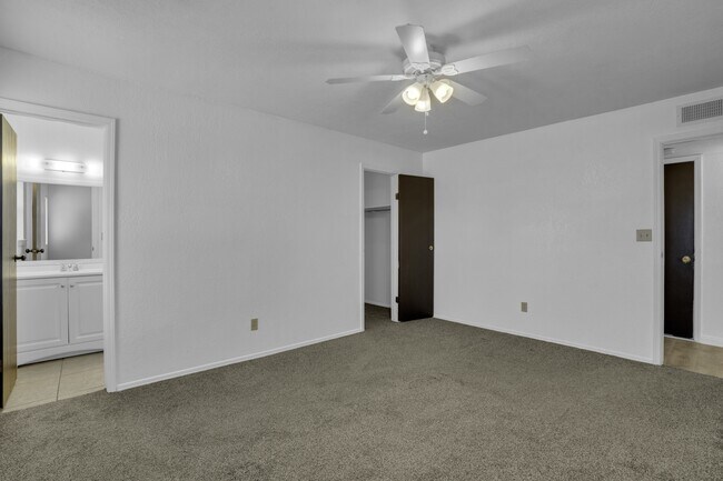 Building Photo - 3452 Tascosa St