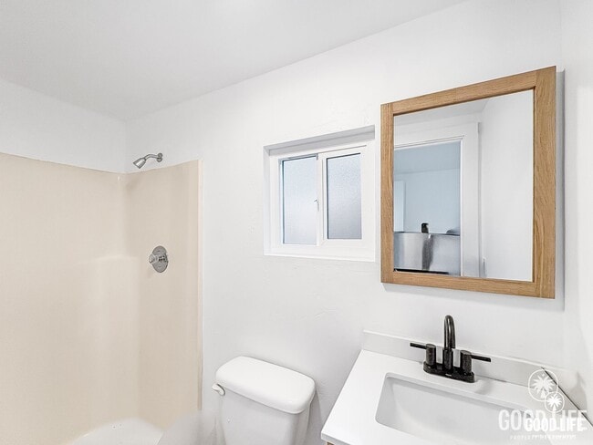 Building Photo - Coastal Charm Meets Modern Living in Beautiful Encinitas