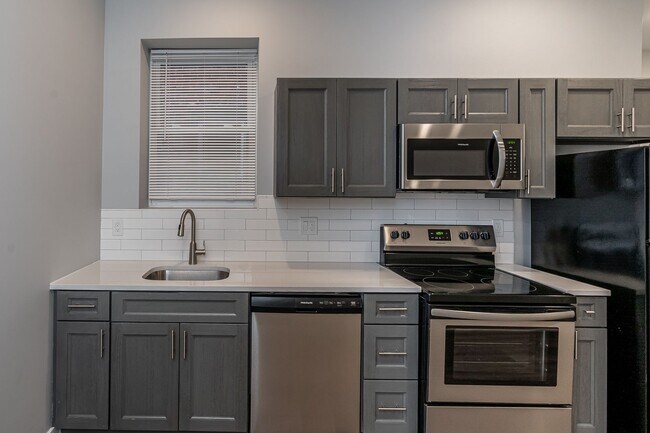 Building Photo - 846 N 41st St