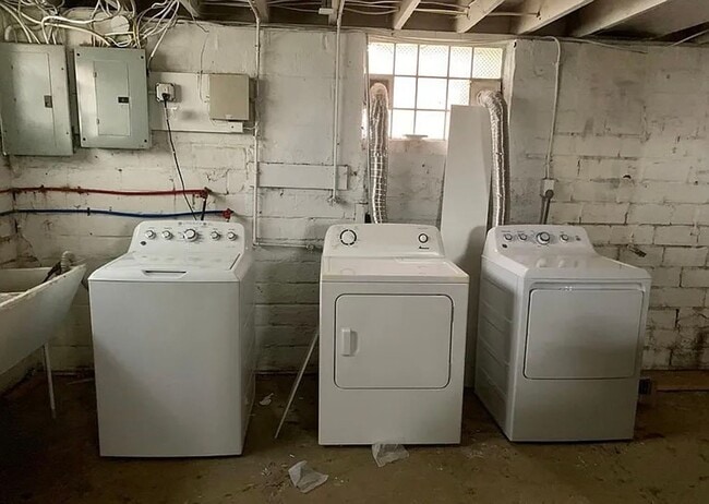 Building Photo - Buckingham11710