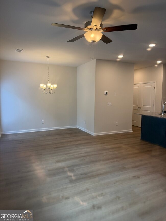 Building Photo - 6389 Sundowner Pl