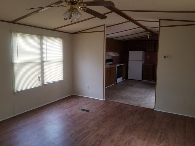 Building Photo - 1079 Reynolds Rd