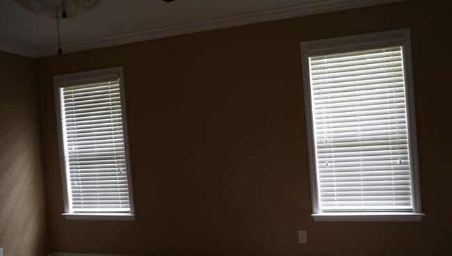 Building Photo - 4 bedroom in Crestwood-convenient location