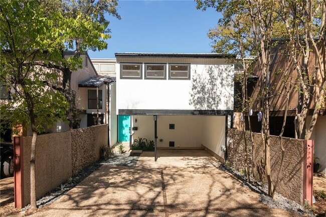 Building Photo - 2200 Trailside Dr