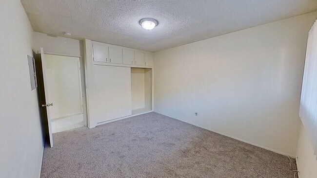 Building Photo - Lease listing - Pasadena Ave