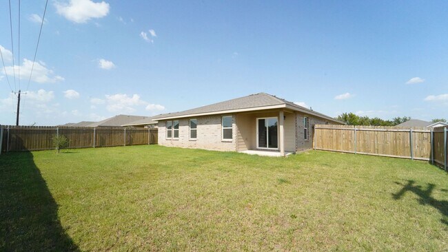Building Photo - FOR LEASE!  4 Bedrooms - 2 Baths - 2 Car Garage.