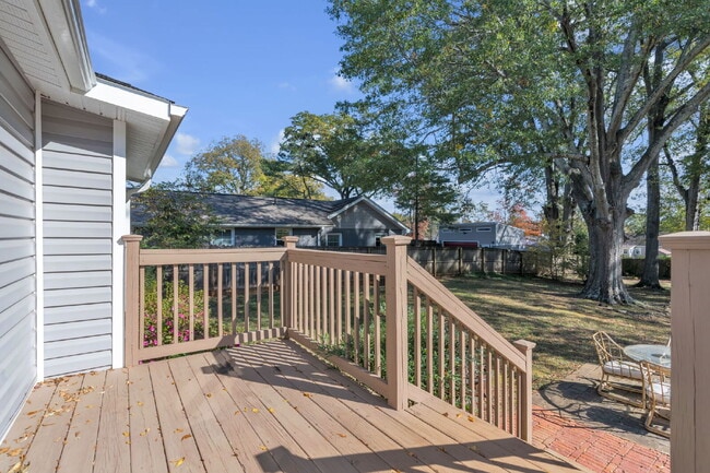 Building Photo - Stylish 2-Bed, 2-Bath Residence with Moder...