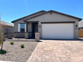 Building Photo - Beautiful Single Level 4x2 home in Quiet L...