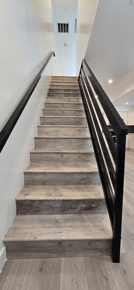 Building Photo - 642 N Manhattan Pl