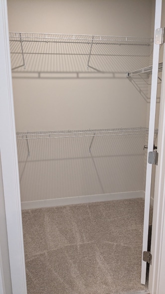 Building Photo - 136 Wood Land Ave