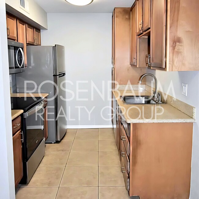 Building Photo - Beautiful 2-beds, 2-baths ground-level cor...