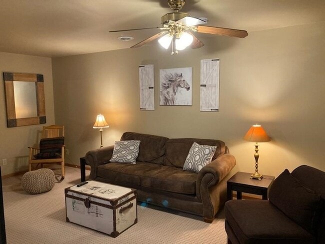 Building Photo - 325 S Clark St