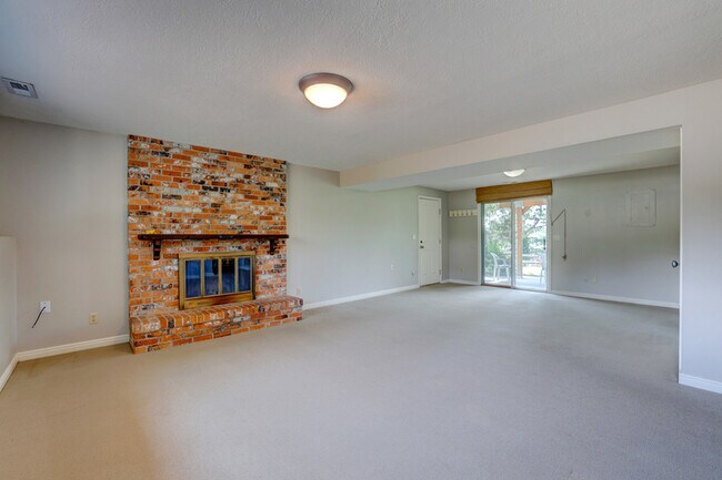 Building Photo - 801 N Haines St