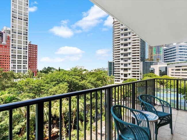 Building Photo - 1450 Brickell Bay Dr