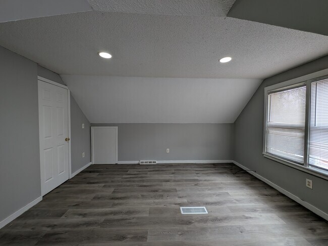 Building Photo - 12084 Vaughan St