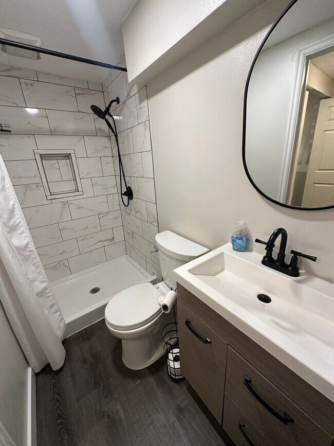 Building Photo - GET $500 OFF THE FIRST MONTHS RENT!!!