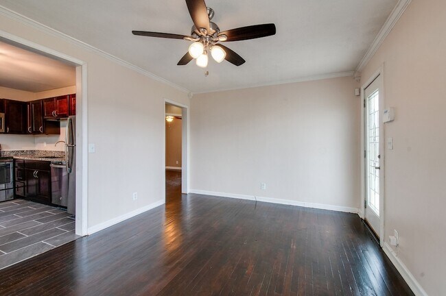 Building Photo - 821 W McKennie Ave