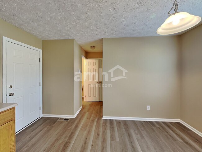 Building Photo - 509 Lake Front Dr