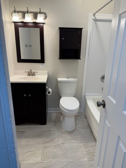 Building Photo - 3 S Victoria Ln