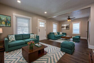 Building Photo - 3 Bedroom / 2 Bath Home with Garage off 45th and Leavenworth!