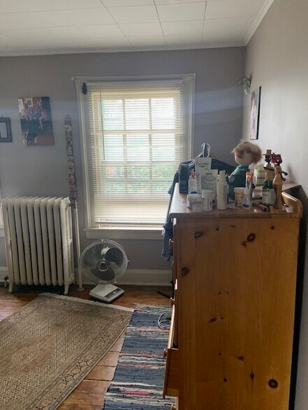 Bedroom/Living Space - 314 W Miner St