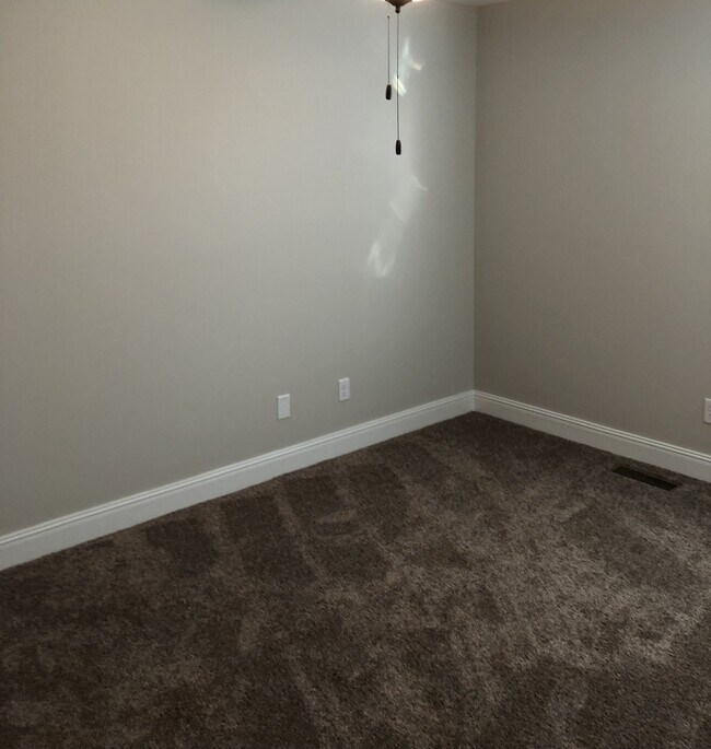 Building Photo - 2BD 2.5 Bathroom apartment available close to TTU