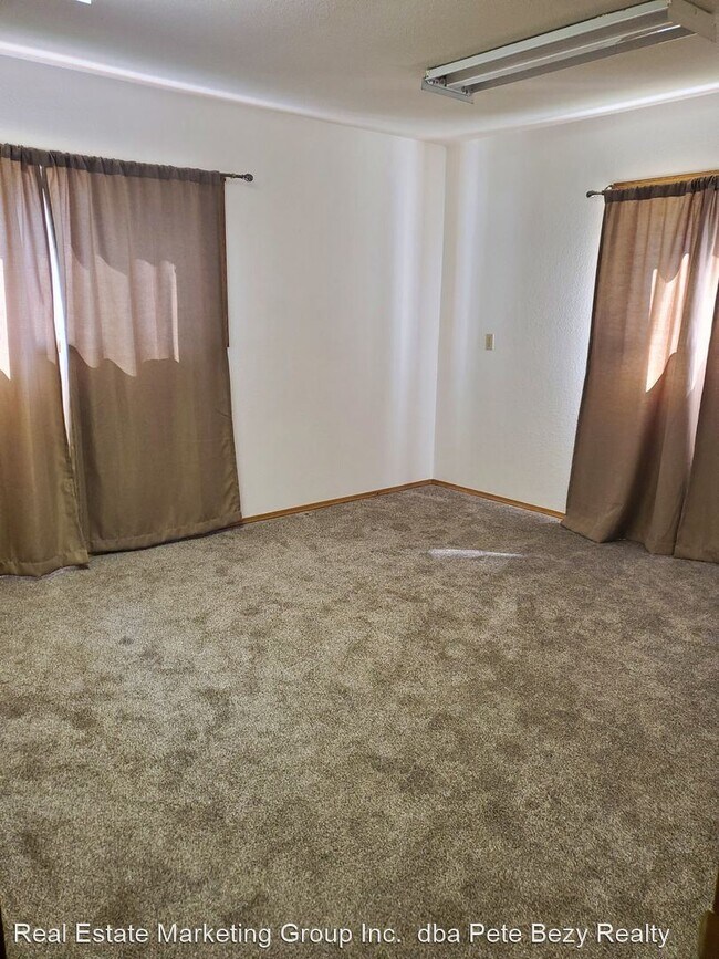 Building Photo - 3 br, 1 bath House - 240 Haight Rd