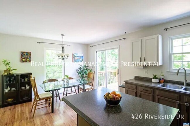 Building Photo - 426 Riverside Ave