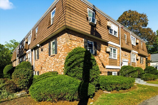 Building Photo - 504 River Rd