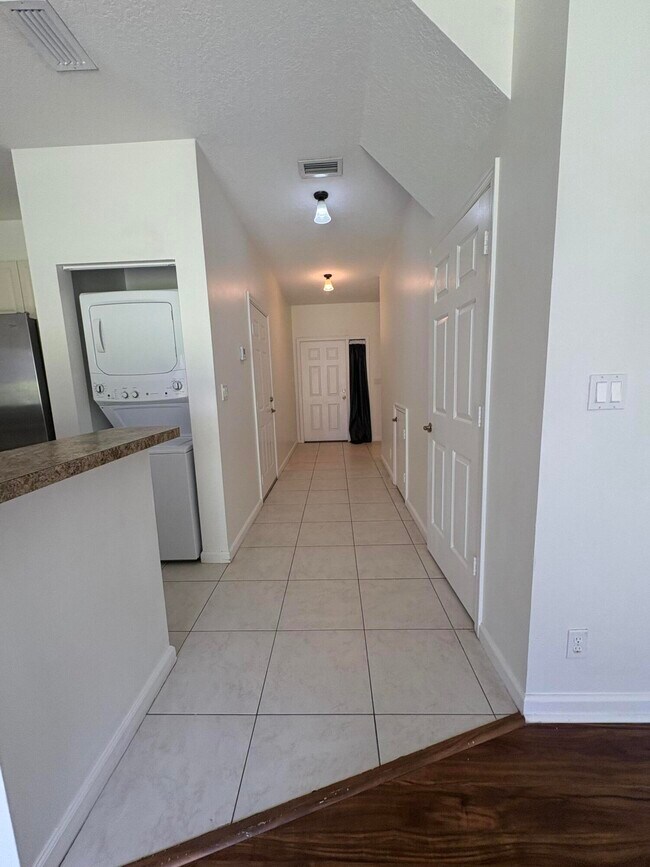 Building Photo - 3122 Coral Ridge Dr