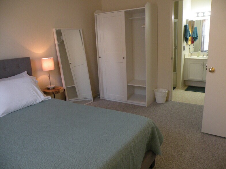 Building Photo - 8680 New Salem St