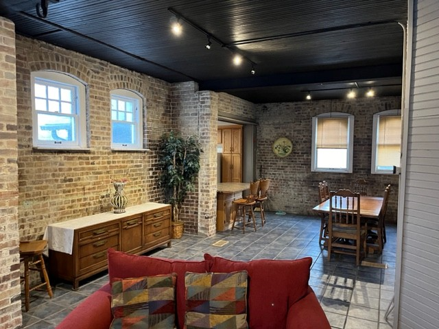 Primary Photo - 415 N Gilbert St