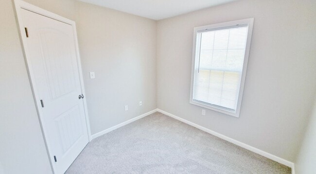 Building Photo - 3 Bed / 2-1/2 Bath Single Family Townhome w/1-Car Garage