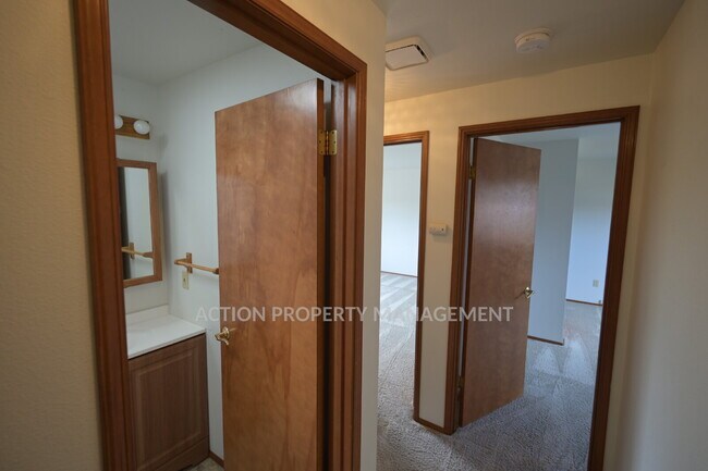 Building Photo - 3 bed 2 bath, 2 car garage in Sequim