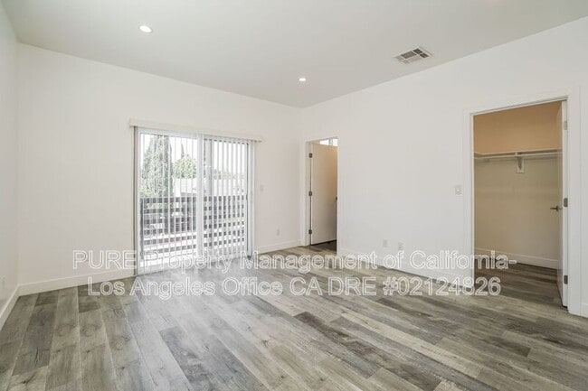 Building Photo - 1340 N Kenmore Ave