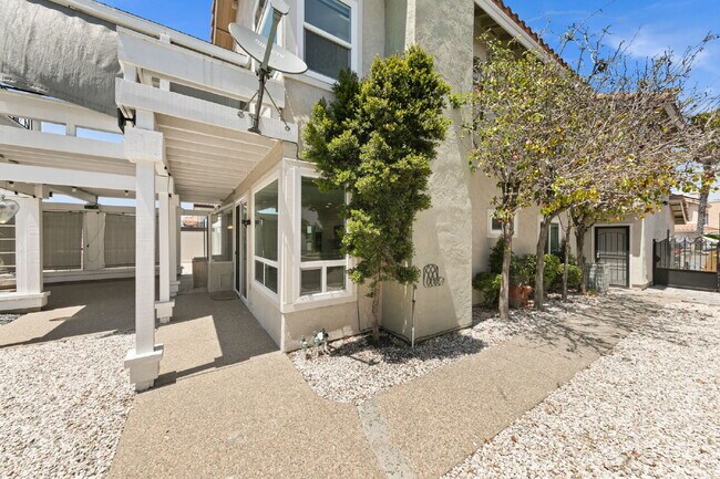 Building Photo - Stunning 4BR + Office/Den, 3BA View Home with 3-Car Garage!