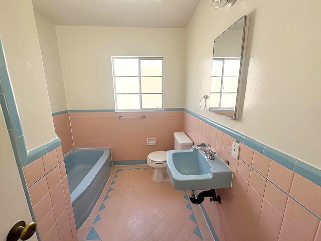 Building Photo - 1318 S Cloverdale Ave