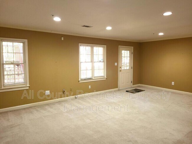 Building Photo - 501 Salem Woods Dr SE