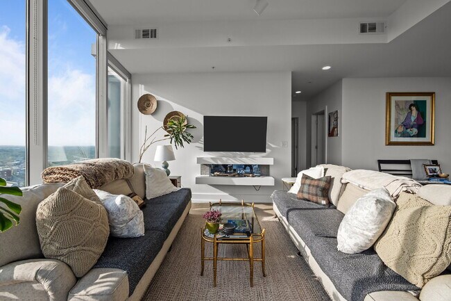 Building Photo - "Luxury Urban Living: Stunning 2-Bed, 2-Ba...