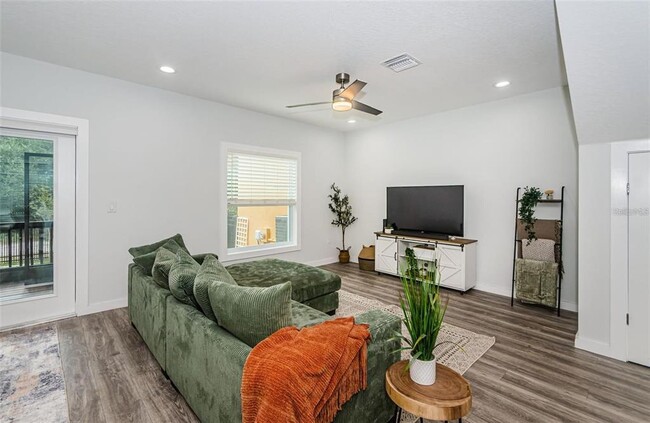 Building Photo - 1954 Freedom Dr