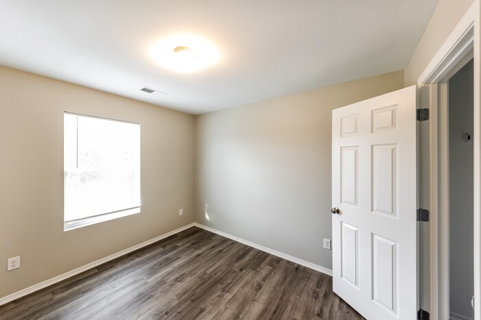 Building Photo - 112 Charlton Ln