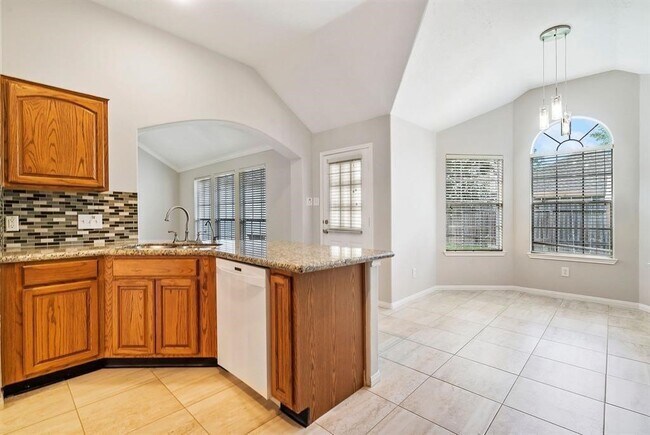 Building Photo - 1319 Castlemist Dr