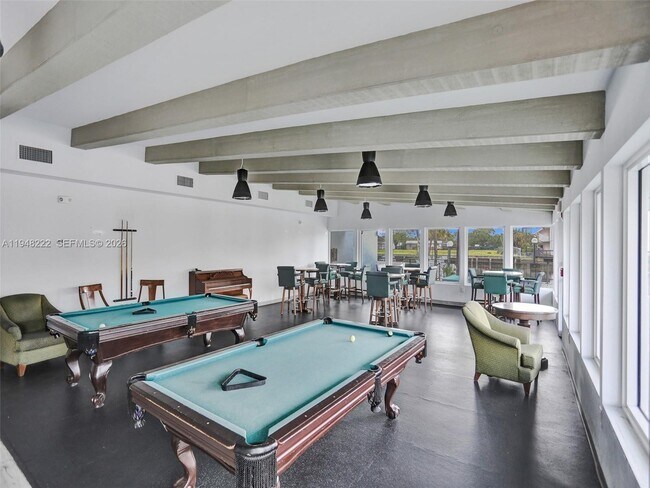 Building Photo - 2771 Taft St