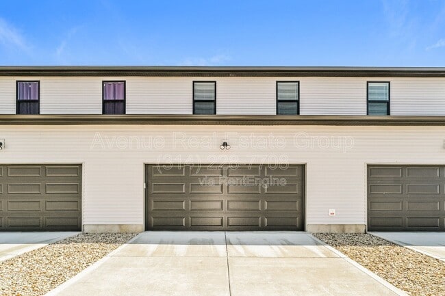 Building Photo - 39 Wingtip