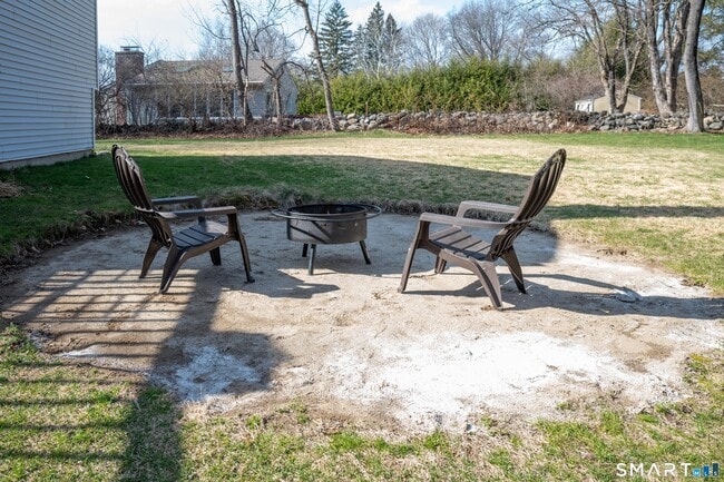 Building Photo - 10 Grove Pl