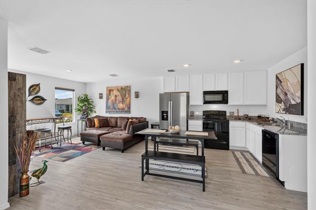 Building Photo - 6825 Sunbeam Cir