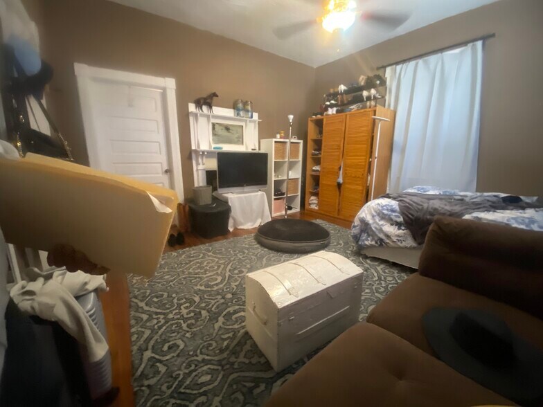 Building Photo - 1098 Center St NW