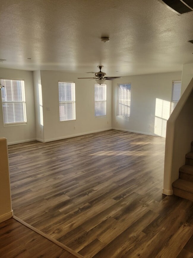 Building Photo - Stunning 3-story corner home in the NW 3 bed 3.5bath